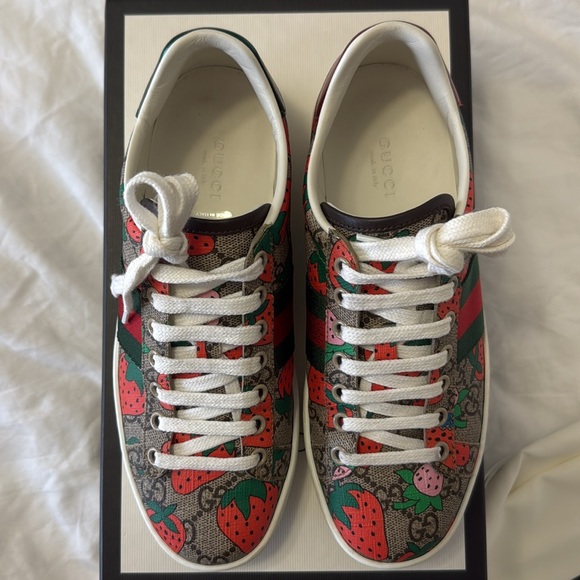 COPY - Gucci Ace GG Supreme Canvas Strawberry Sneakers - Picture 5 of 11